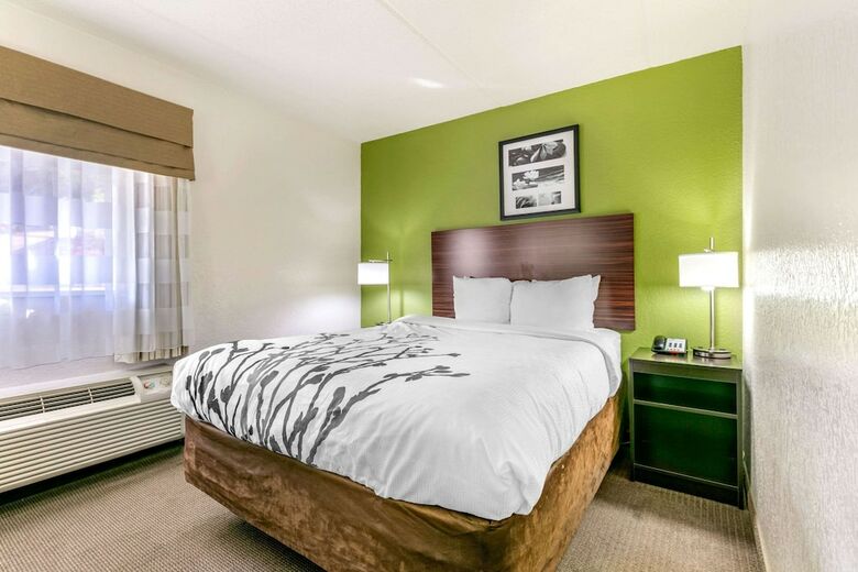 Hotel Sleep Inn & Suites