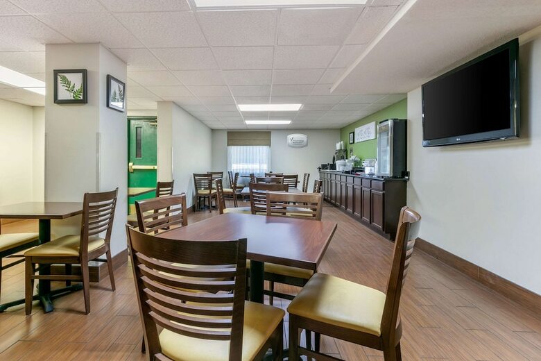 Hotel Sleep Inn & Suites