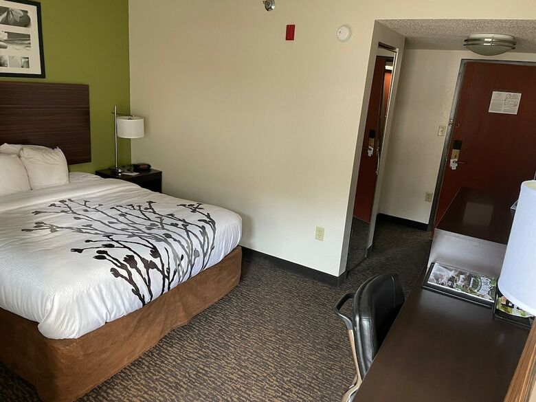 Hotel Sleep Inn & Suites
