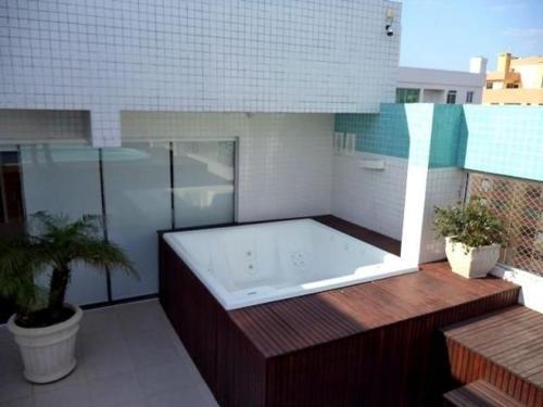 Apartamento 2 Dormit�rios Com Piscina E Academia No Pr�dio
