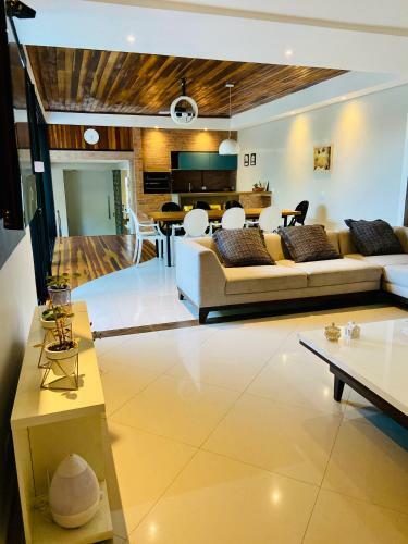 Cwb 997 Com Piscina Aquecida Jacuzzi E Playground