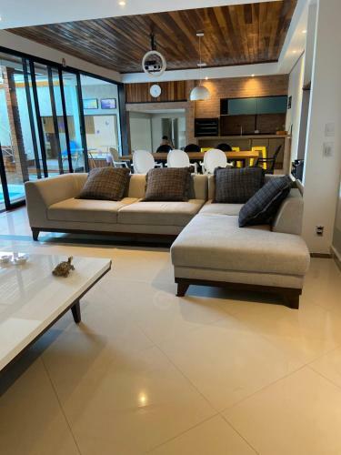 Cwb 997 Com Piscina Aquecida Jacuzzi E Playground
