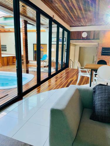 Cwb 997 Com Piscina Aquecida Jacuzzi E Playground