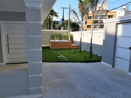 Casa Com Piscina Guaruj� - Tombo