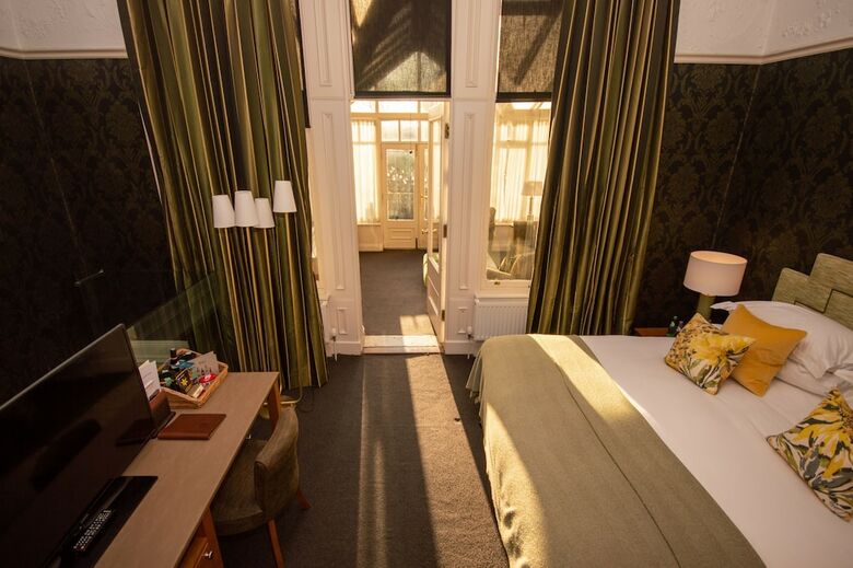 Hotel One Devonshire Gardens