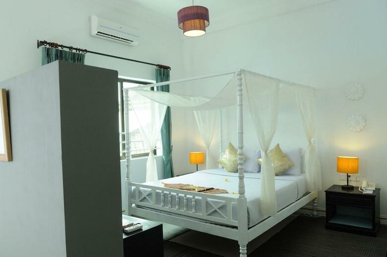 Frangipani Villa Hotel II