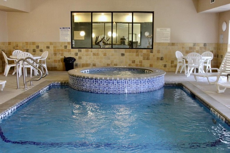 Hotel Comfort Suites North Ih 35