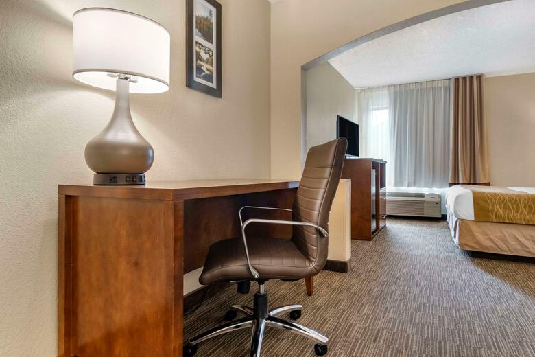 Hotel Comfort Inn & Suites