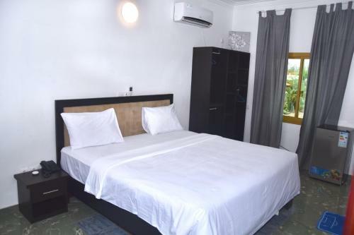Hotel H�tel La Couronne Rw