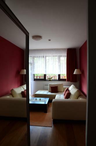 Tes Flora Apartments