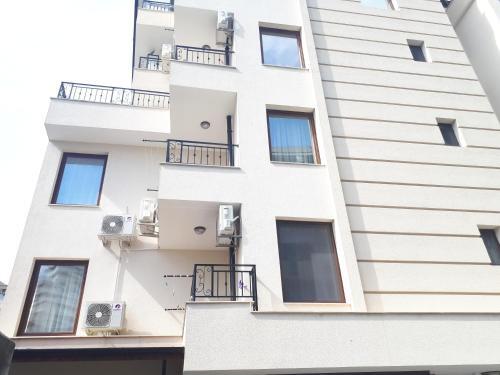 Apartments Flora 1