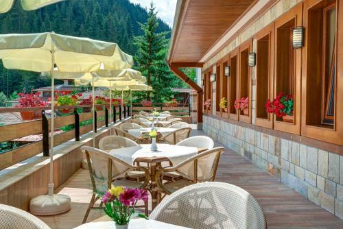 Shiroka Laka Hotel