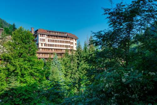 Shiroka Laka Hotel