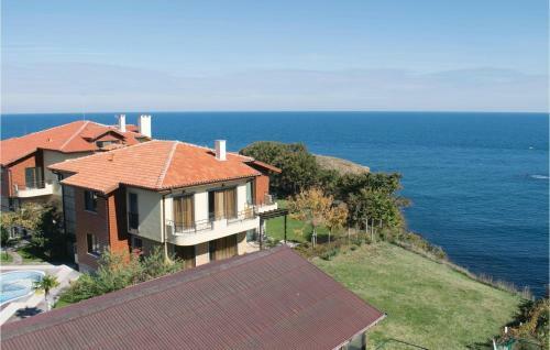 Two-bedroom Apartment In Sinemorets