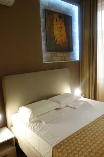 Hostal Sofia Place House