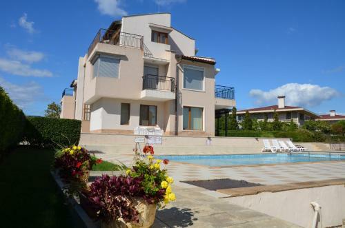 Sunrise Two-bedroom Apartment