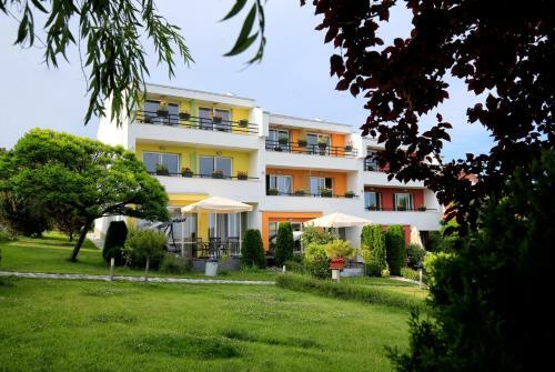 Hotel Rainbow Houses
