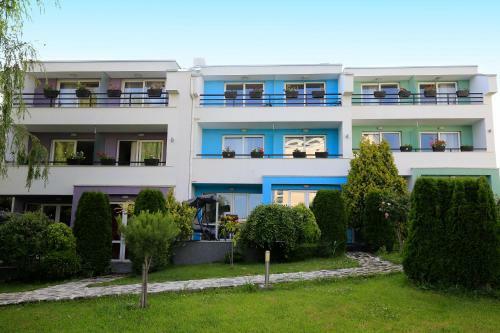 Hotel Rainbow Houses