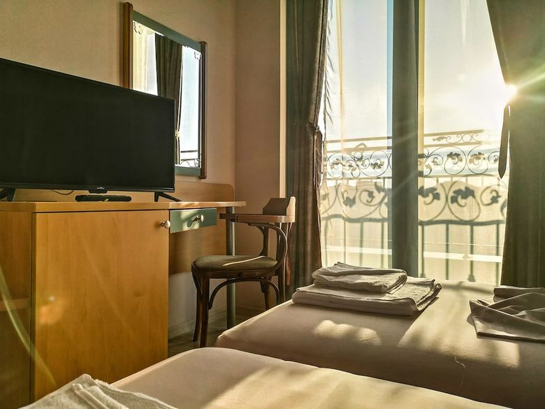 Empera Hotel