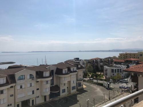 Lazur 5 Nadezhda Apartment