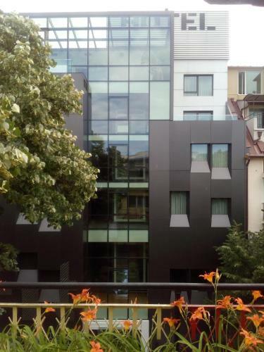 Flora Apartments