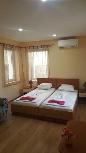 Hostal Cathedral Guesthouse