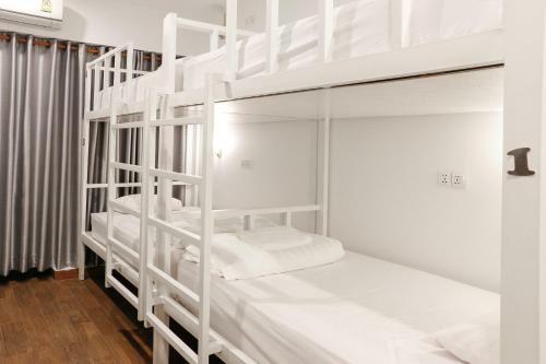 Damnak Riverside Bunk Bed Hostel & Bar