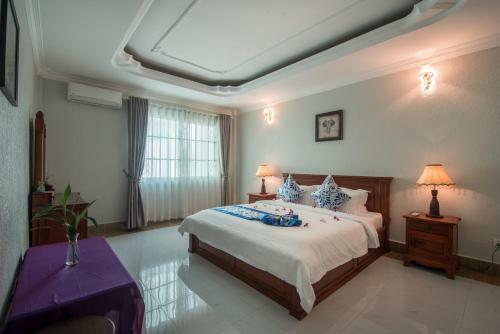 T-easy Crystal Hotel