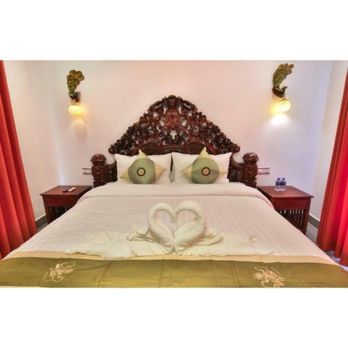 Angkor Diamond Pool Villa
