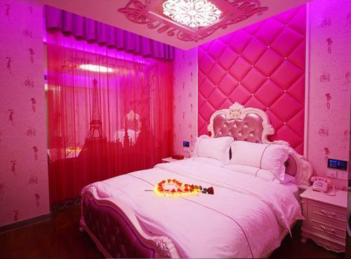 Crystal Theme Hotel