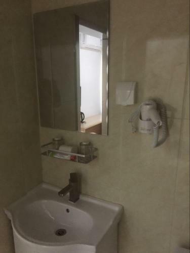 Shenghong Hotel