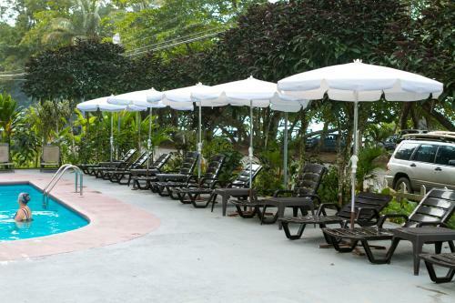 Hotel La Isla Inn
