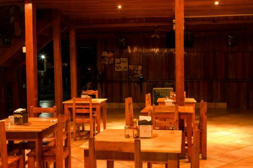 Hotel La Isla Inn