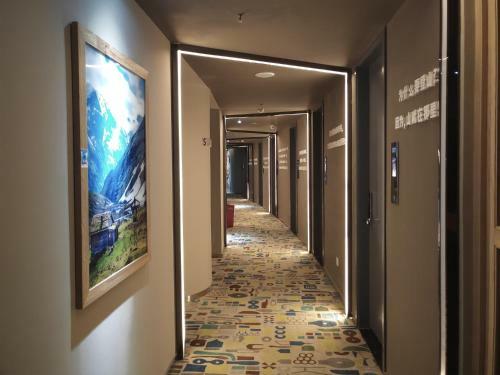 Pathfinder Chengdu Chasing Dream Hostel Chunxi Road Branch