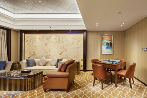 Zhixin Holiday Hotel