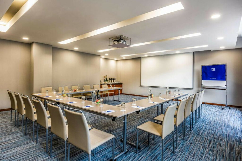 Hotel NH Royal Urban 93