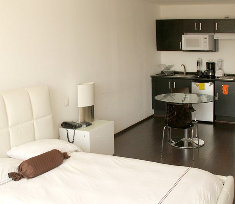 Hotel Pia Suites