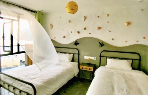 Hostal Huanhuan Hotel