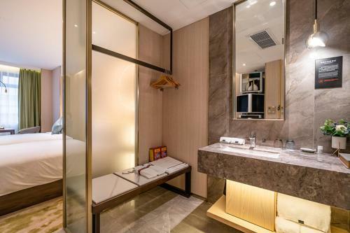 Anban Huanbao Hotel