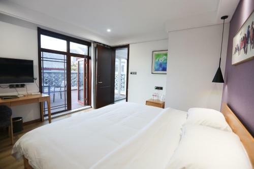 Deyi Banhai Tingshu Hotel