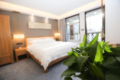 Deyi Banhai Tingshu Hotel
