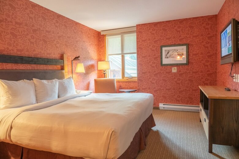Fox Hotel And Suites