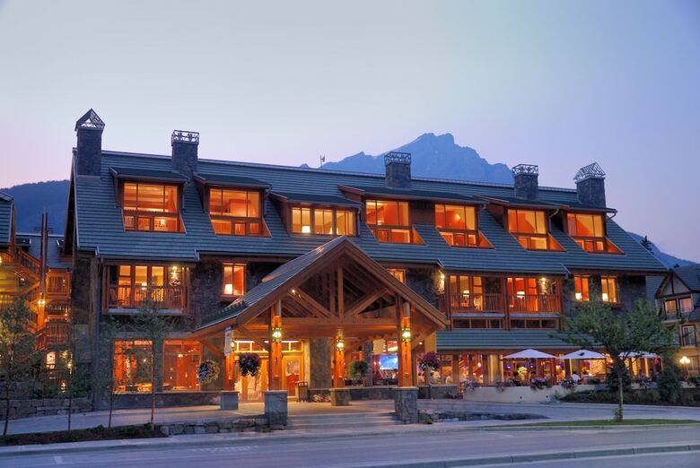 Fox Hotel And Suites