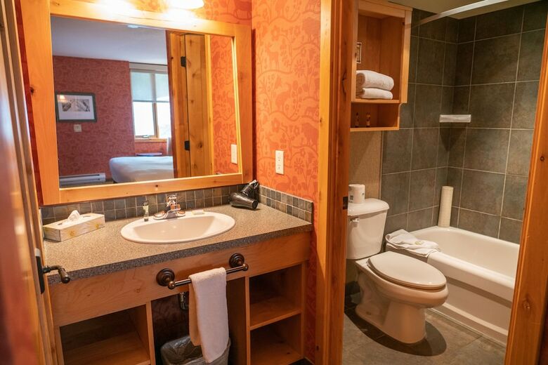 Fox Hotel And Suites