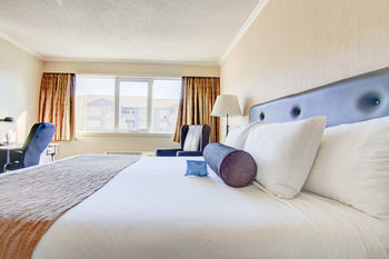 Thompson Hotel And Conference Centre