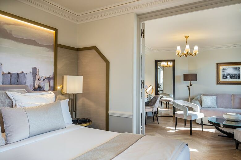 Hotel Champs Elysees Plaza