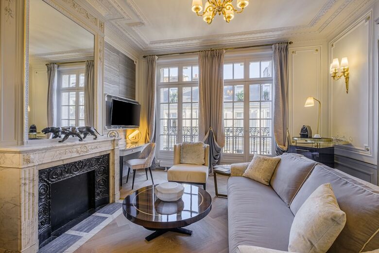 Hotel Champs Elysees Plaza