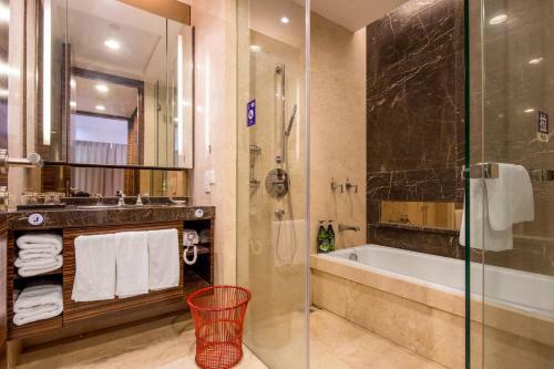 Rosalind Apartment Gz Poly World Trading Center