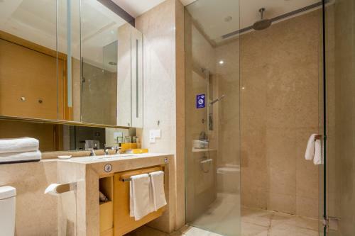 Rosalind Apartment Gz Poly World Trading Center