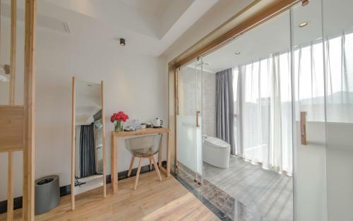 Hangzhou Xihu White Villa Hotel